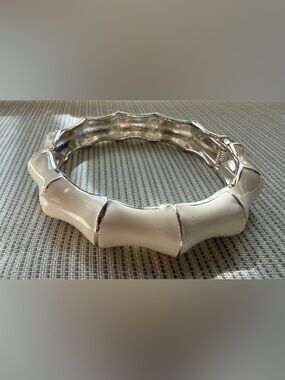 White Bamboo-Style Hinged Cream Enamel & Silver tone Vintage Bangle Bracelet